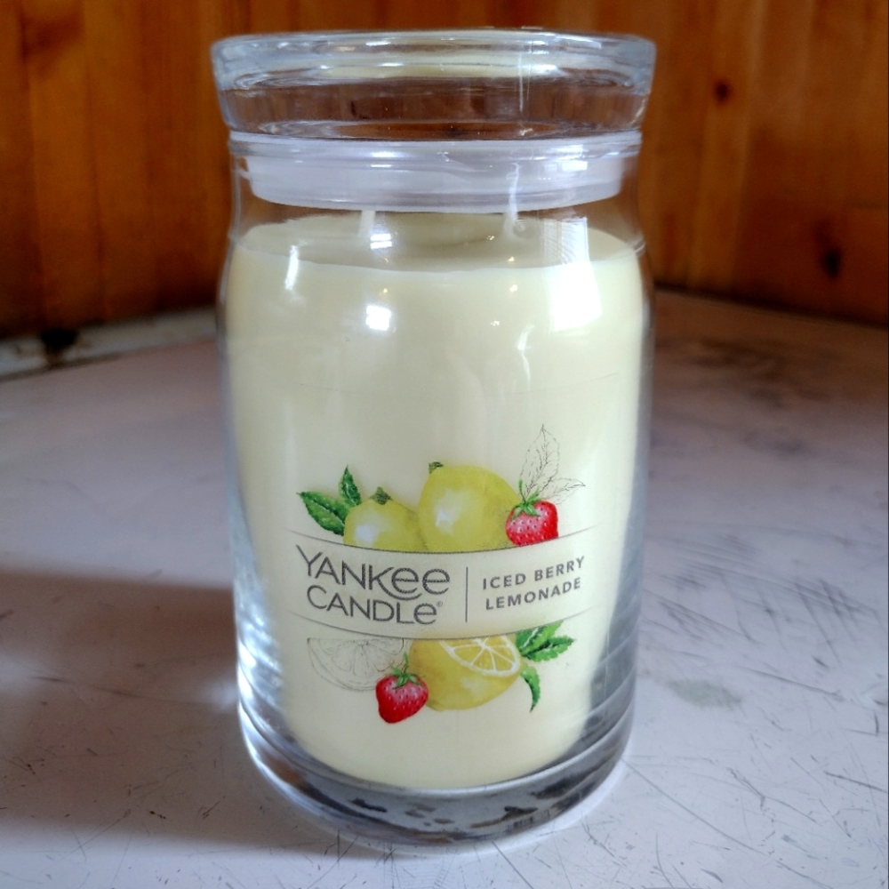 Too wick Yankee candle iced Berry lemonade scent